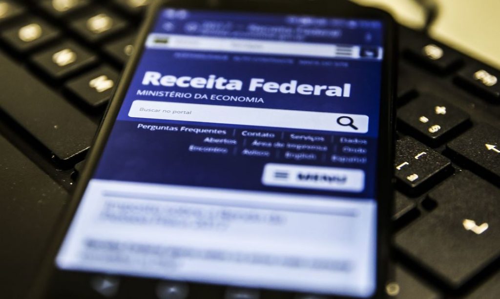 Receita Federal manda aviso a 334 mil contribuintes que caíram na malha