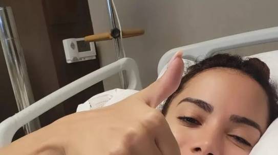 Anitta deverá ficar no hospital até sábado após cirurgia para tratar endometriose
