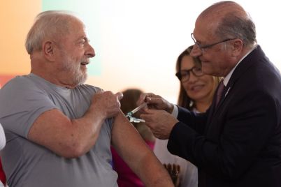 Lula-tomando-vacina.jpg