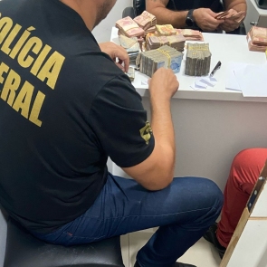 PF cumpre mandados contra crimes de contrabando de eletrônicos e lavagem de dinheiro em Caruaru