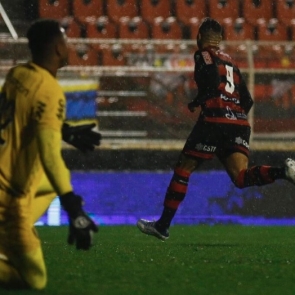 Bola aérea castiga, Carlos Eduardo falha, e Sport é goleado pelo Ituano por 4×1