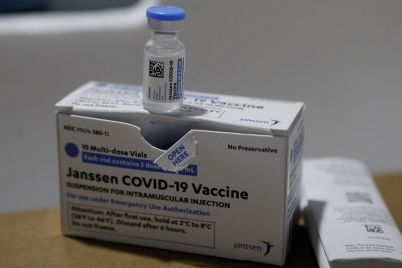 Vacina-Janssen-foto-Helia-Scheppa-SEI.jpeg