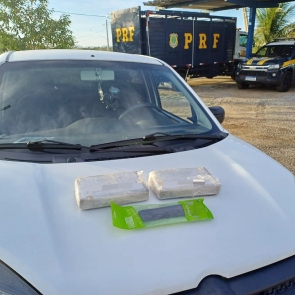 Polícia Rodoviária Federal apreende cocaína dentro de painel de carro em Serra Talhada
