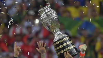 (FILES) In this file photo taken on July 07, 2019, brazil's players raise the trophy after winning the Copa America by defeating Peru in the final match of the football tournament at Maracana Stadium in Rio de Janeiro, Brazil. - With two weeks to kickoff, South America's CONMEBOL football federation on May 31, 2021 moved the Copa America 2021 to Brazil after stripping Argentina of matches amid a Covid-19 surge, and co-host Colombia due to social unrest. (Photo by Luis Acosta / AFP)