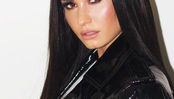 Demi Lovato está consciente após overdose