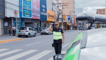 Agente de trânsito - foto Elvis Edson