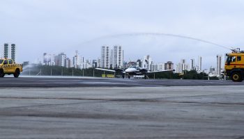 Avião para a segurança - foto Sandy James DP