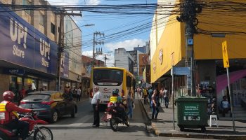 Ônibus quebra no Centro de Caruaru