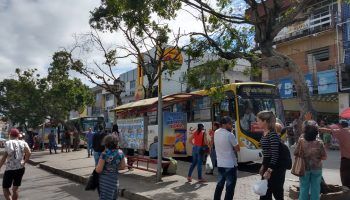 Ponto de Ônibus 2 - foto Helenivaldo Pereira|Ponto de Ônibus 1 - foto Helenivaldo Pereira