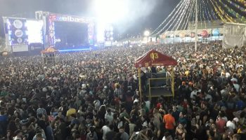 Forrozeiros lotam Pátio de Eventos de Caruaru na abertura do São João 2018