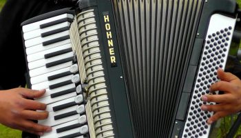 accordion-g24c8e15ff_1920-1200x565